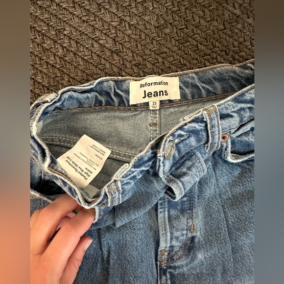 Reformation jeans with pleated front size 23 - Picture 3 of 4